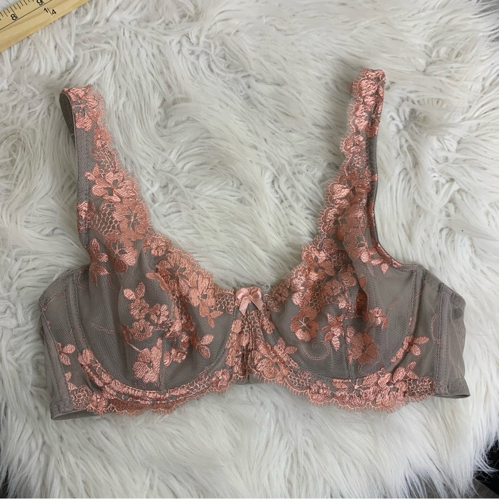Elegant Lace Bra in Pink and Gray Size 38B